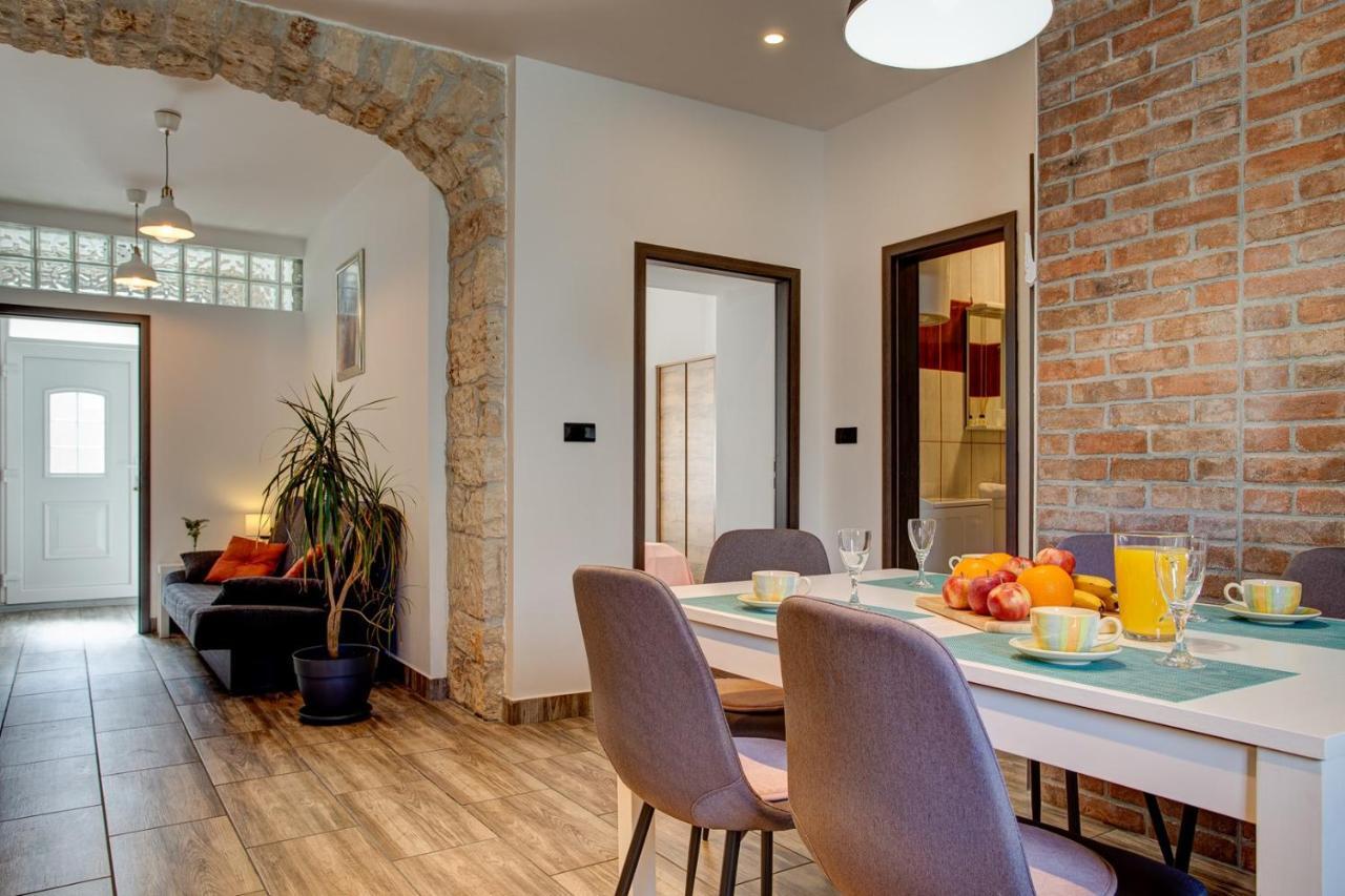 Apartment Laura With Terrace Воднян Екстериор снимка