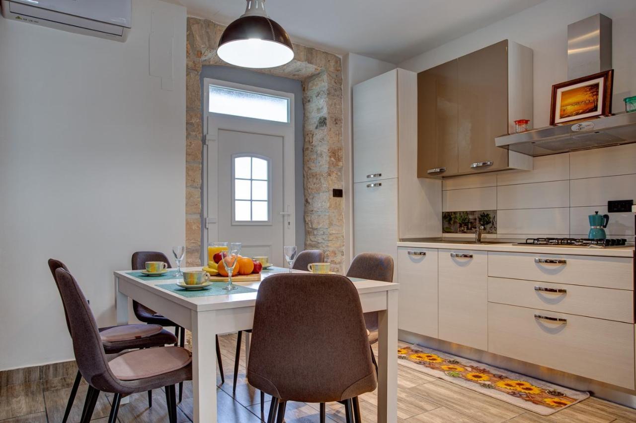 Apartment Laura With Terrace Воднян Екстериор снимка