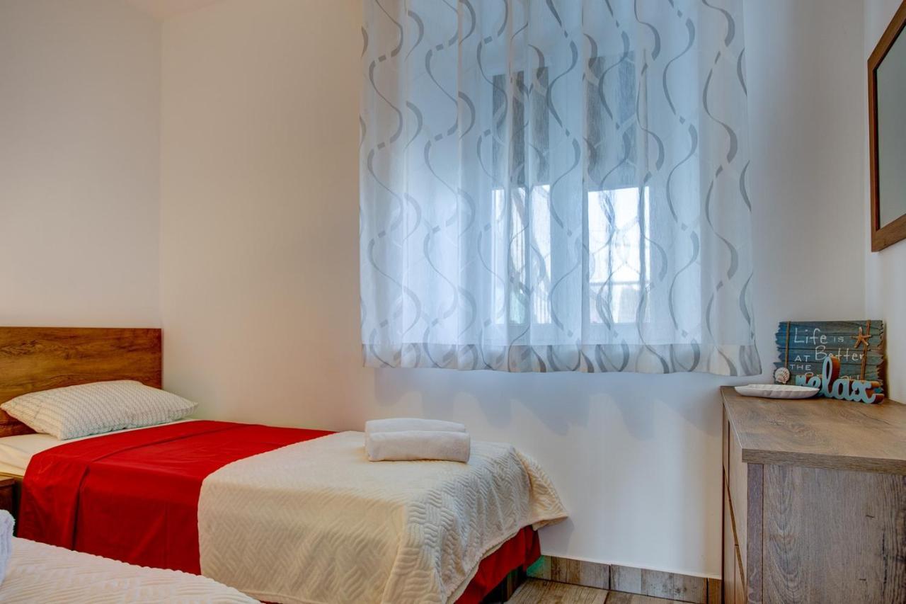 Apartment Laura With Terrace Воднян Екстериор снимка