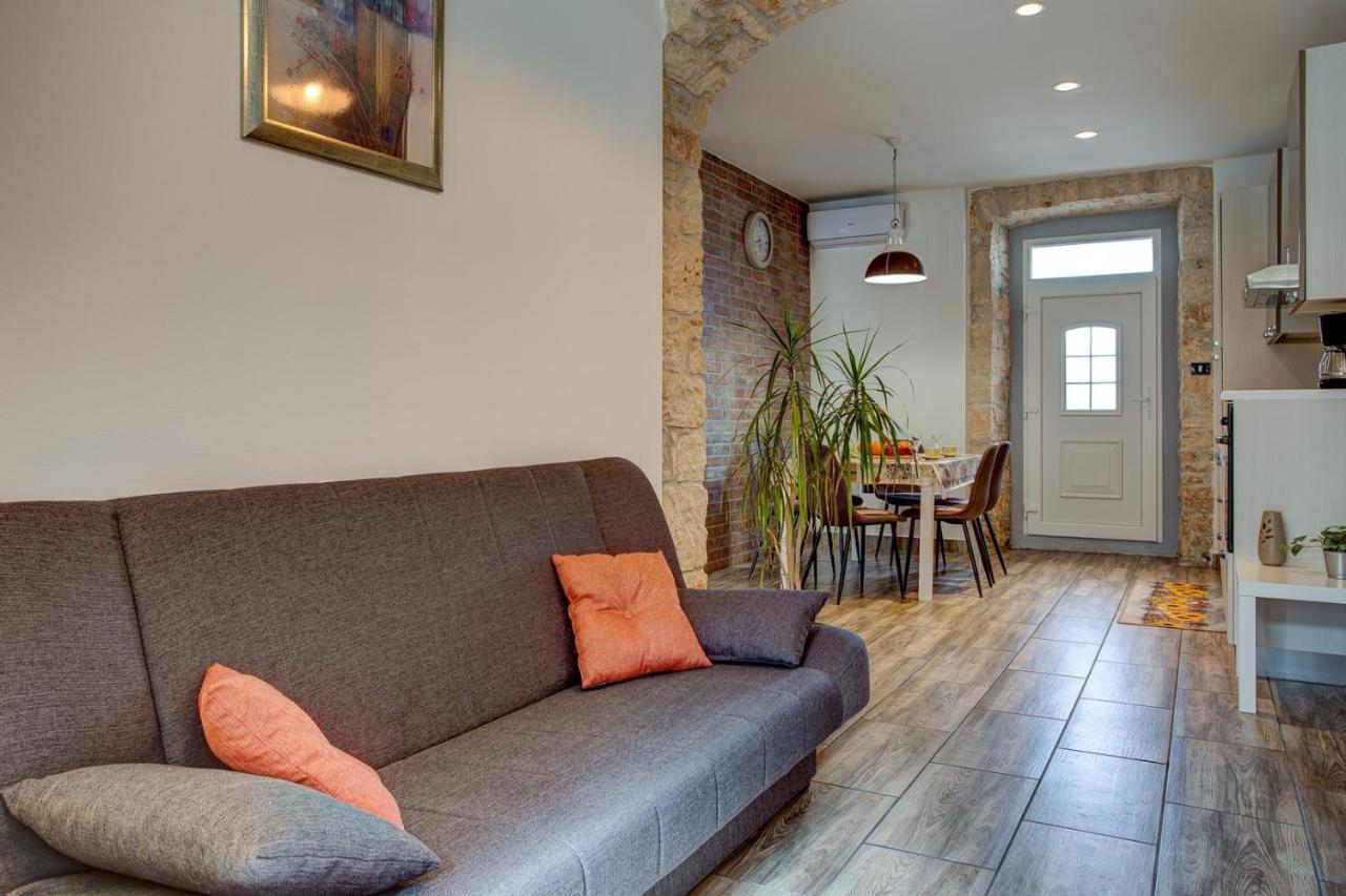 Apartment Laura With Terrace Воднян Екстериор снимка